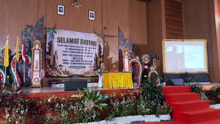 Dosen SAA UIN Walisongo Sampaikan Kuliah Umum Moderasi Beragama di UNHI Bali